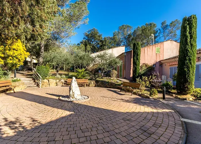 Holiday home Village Vacances Les Genevriers Saint-Raphael (Var)